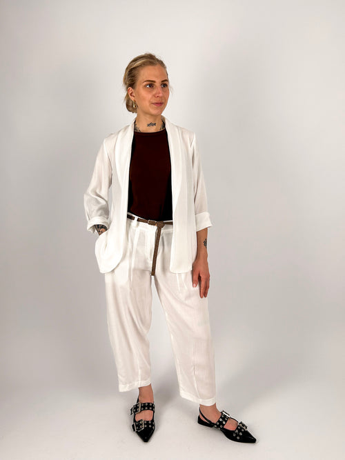 Completo donna bianco in Tencel con giacca aperta e pantalone coordinato - vista frontale