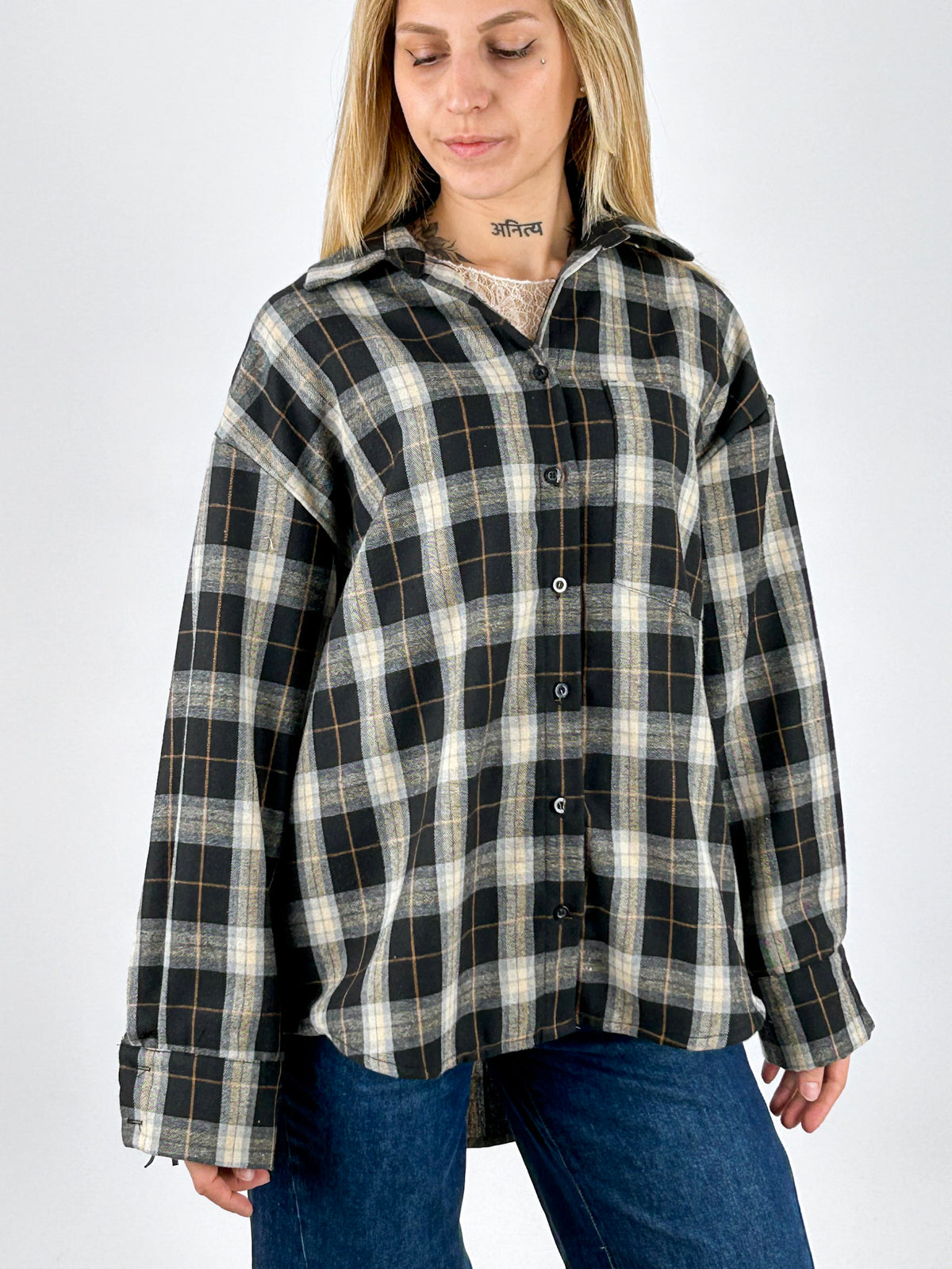 Camicia Fringe nera a quadri vista frontale