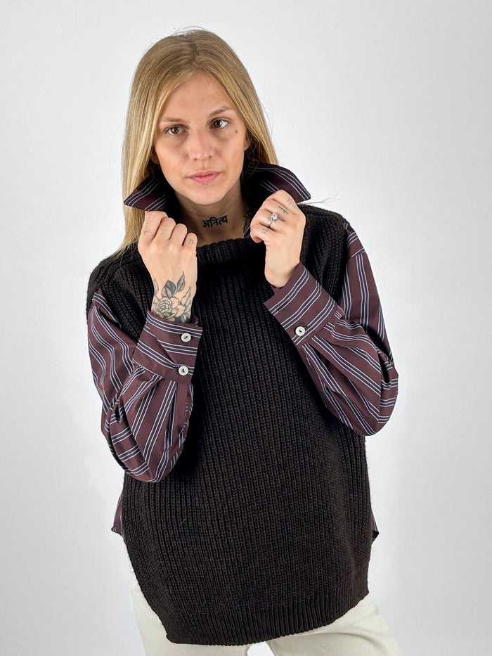 Gilet Maglia marrone indossato, vista frontale