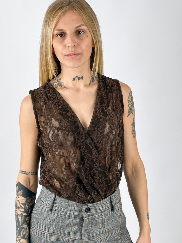 Body Pizzo marrone indossato, vista frontale
