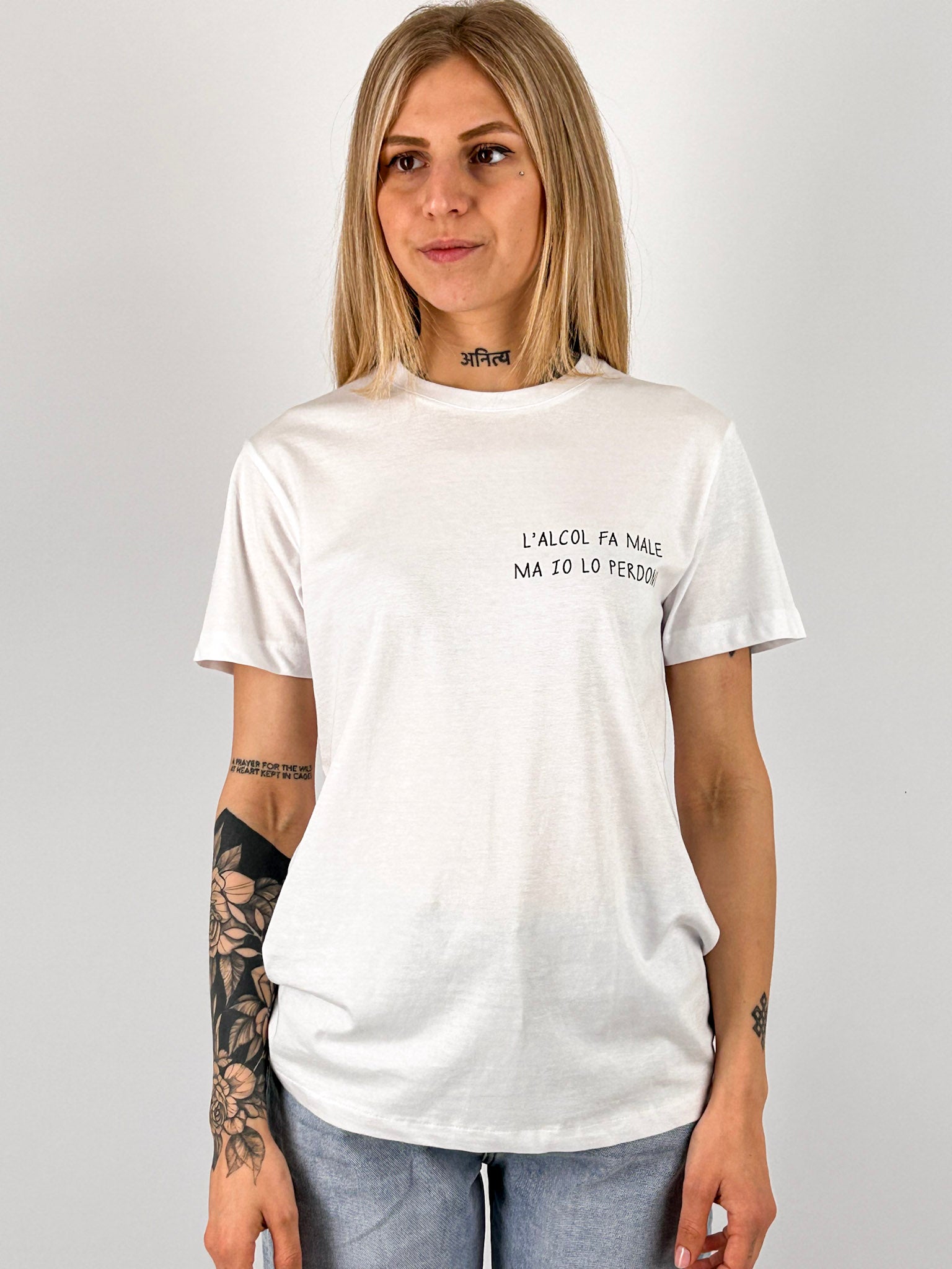 T-shirt Hangard Lab "L'alcol fa male ma io lo perdono". vista frontale