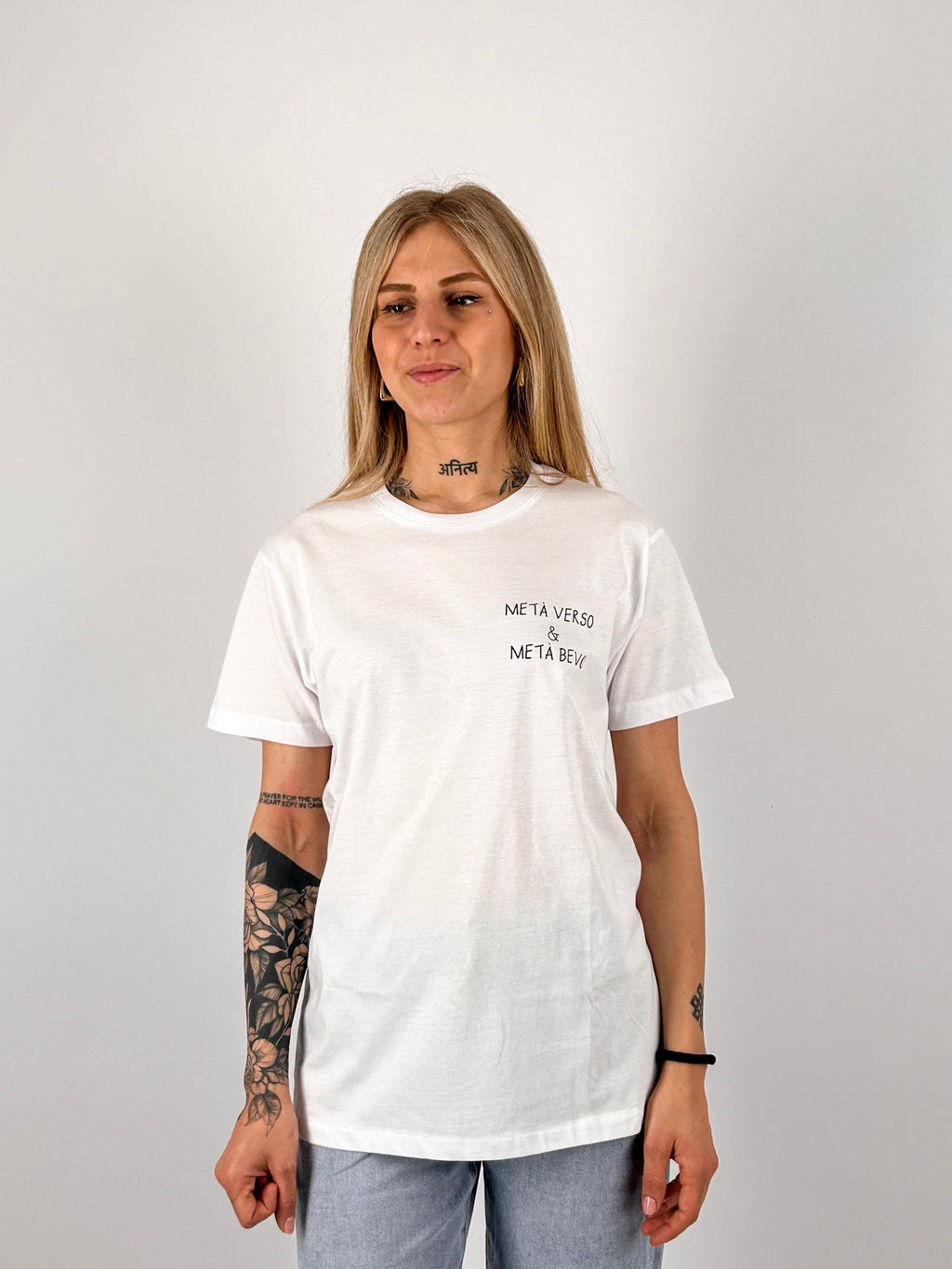 t-shirt hangard lab " meta verso & meta bevo". vista frontale