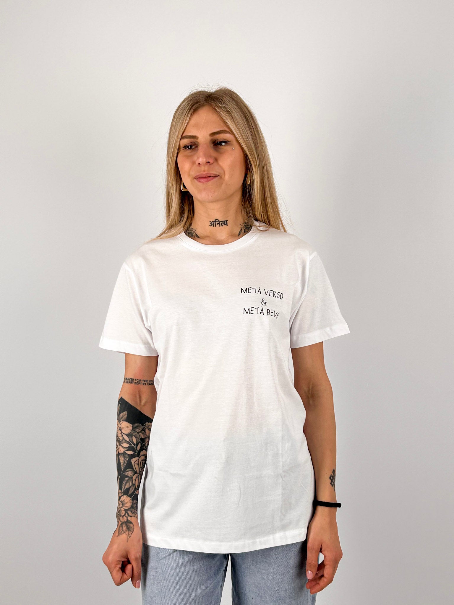 t-shirt hangard lab " meta verso & meta bevo". vista frontale