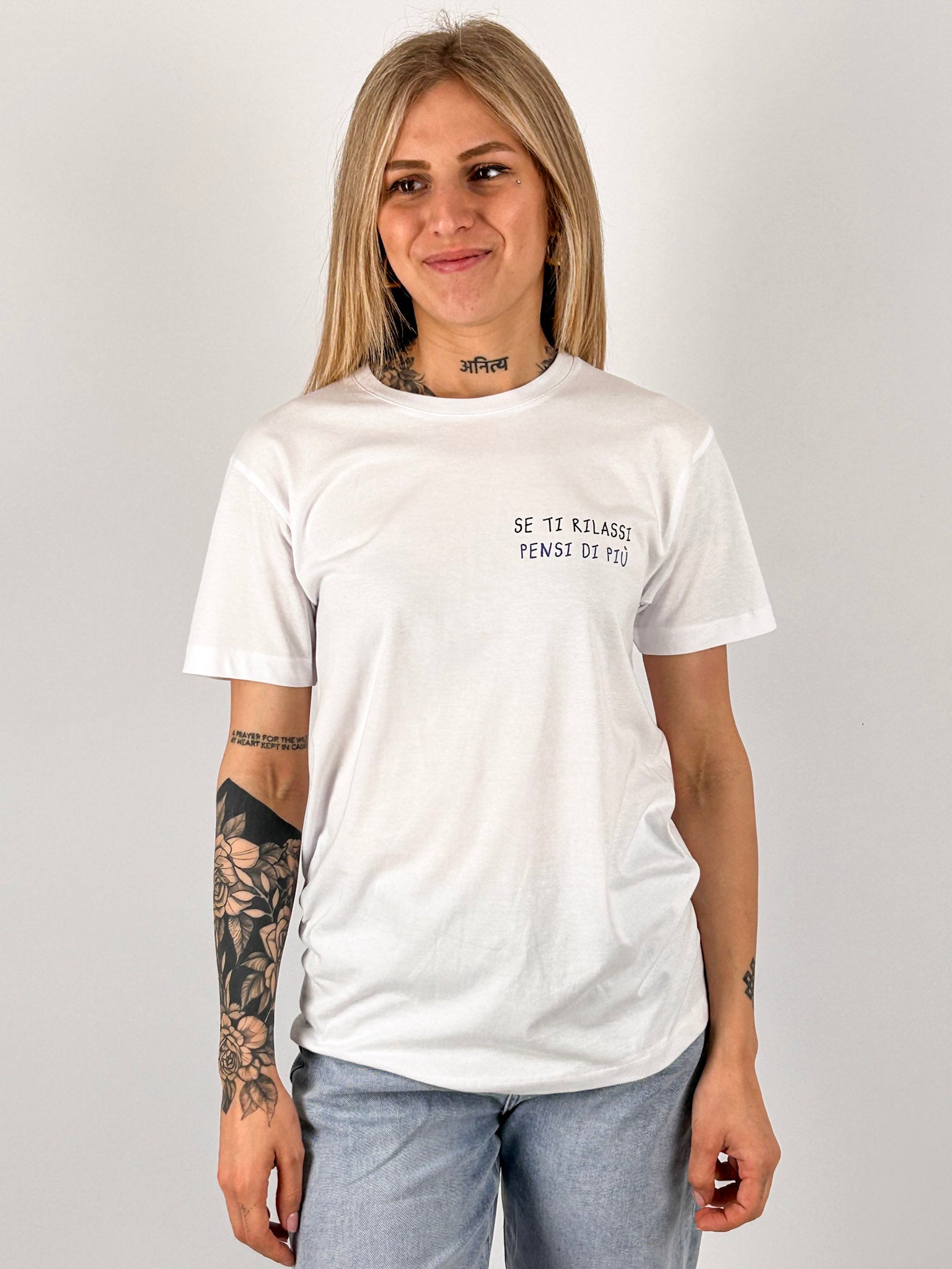 t-shirt hangard lab "se ti rilassi pensi di più" Vista frontale