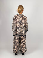Completo donna boho fantasia paisley con casacca over e pantalone ampio -vista retro
