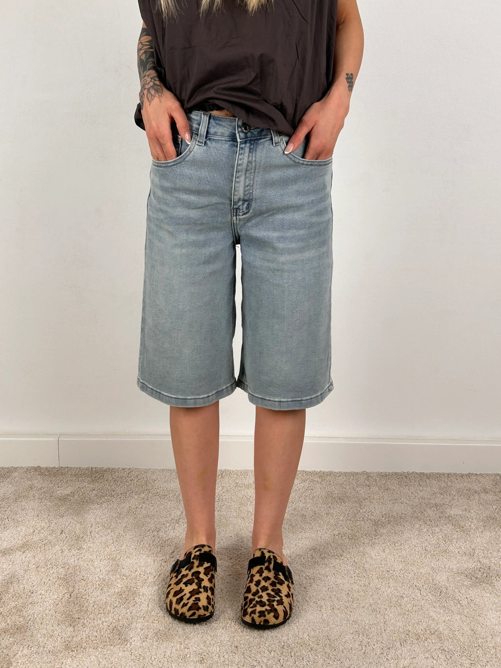 Bermuda jeans donna comodi vista frontale
