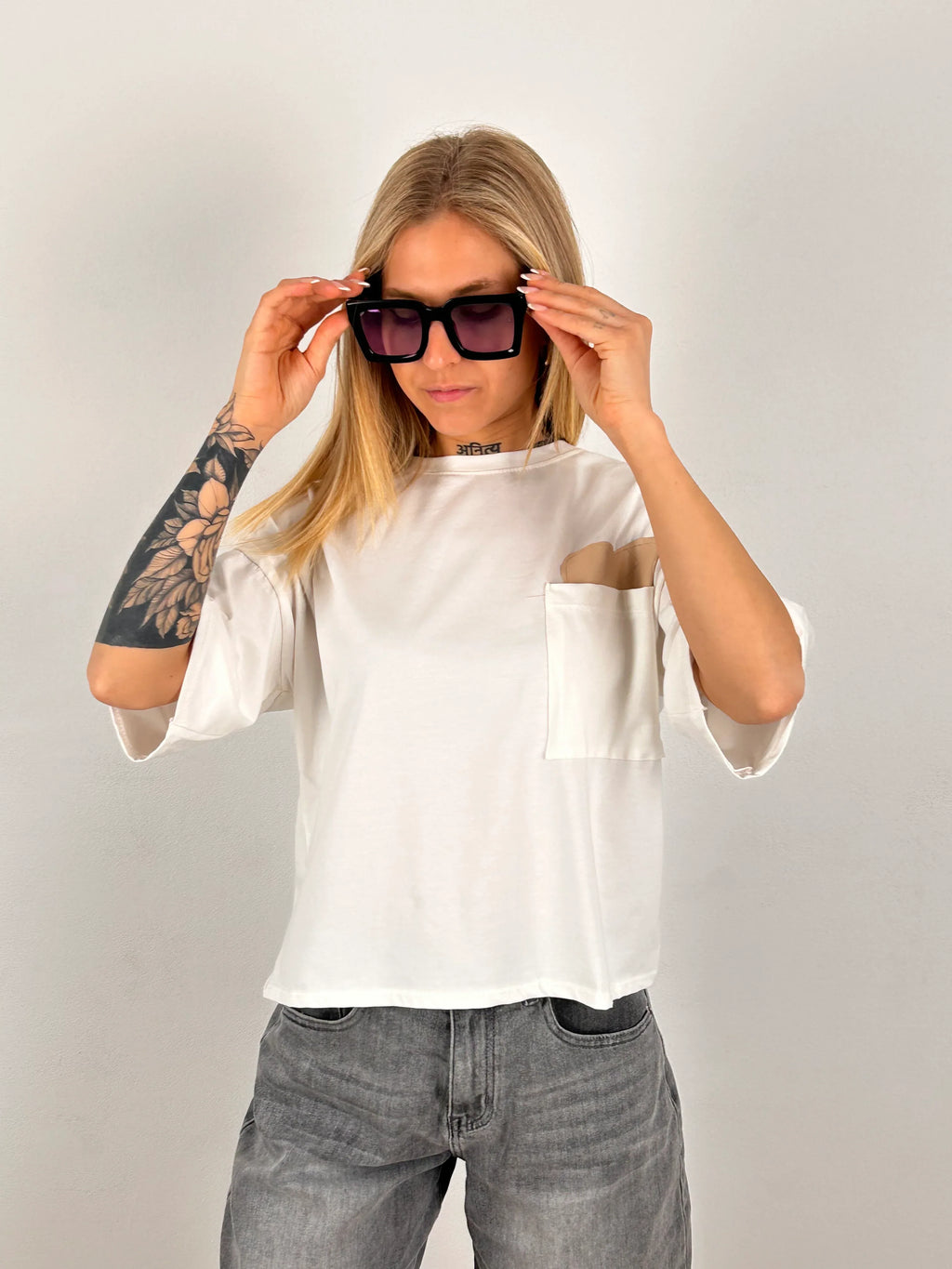 t-shirt con taschino vista frontale
