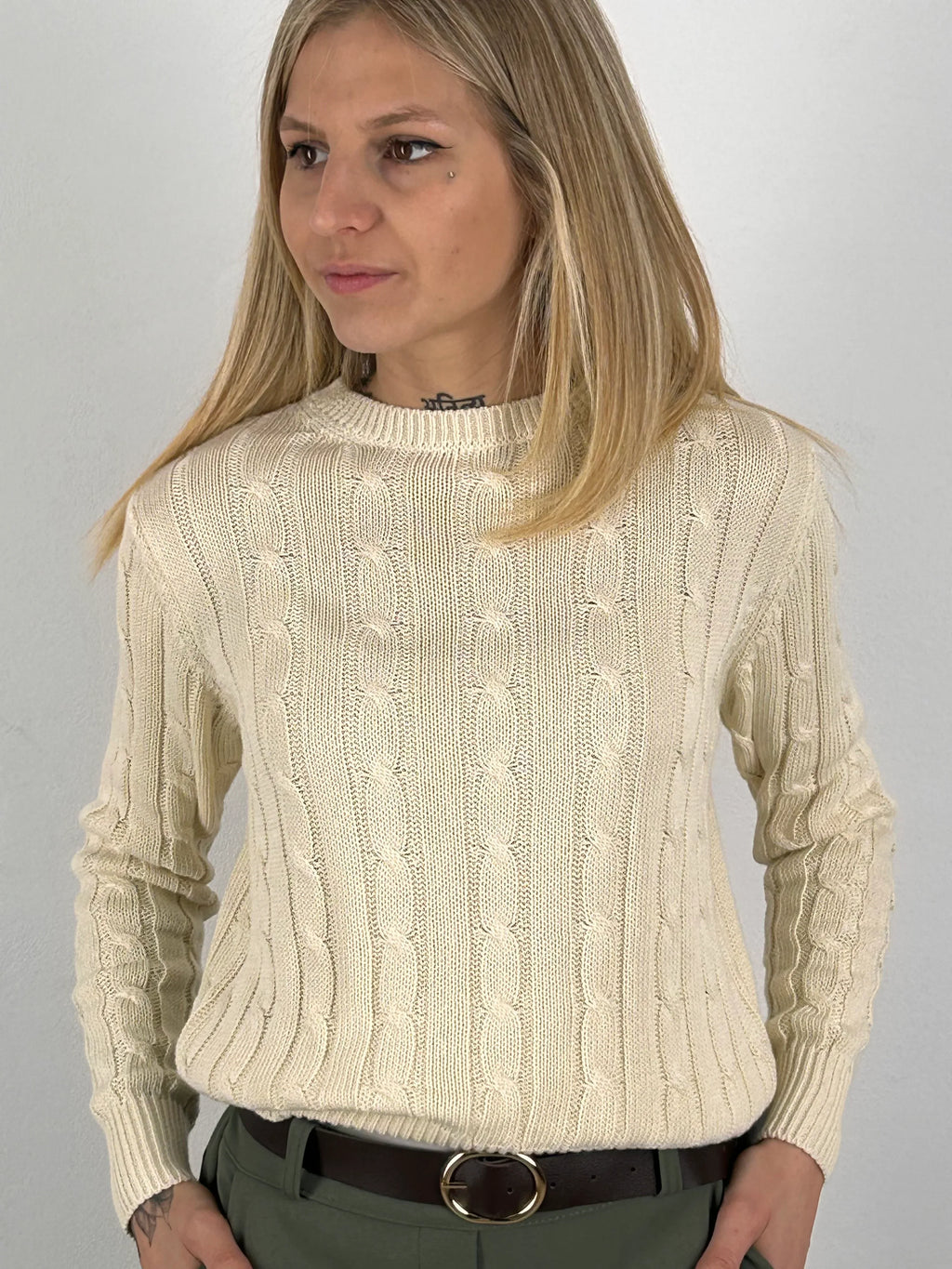 Maglione treccia donna vista frontale