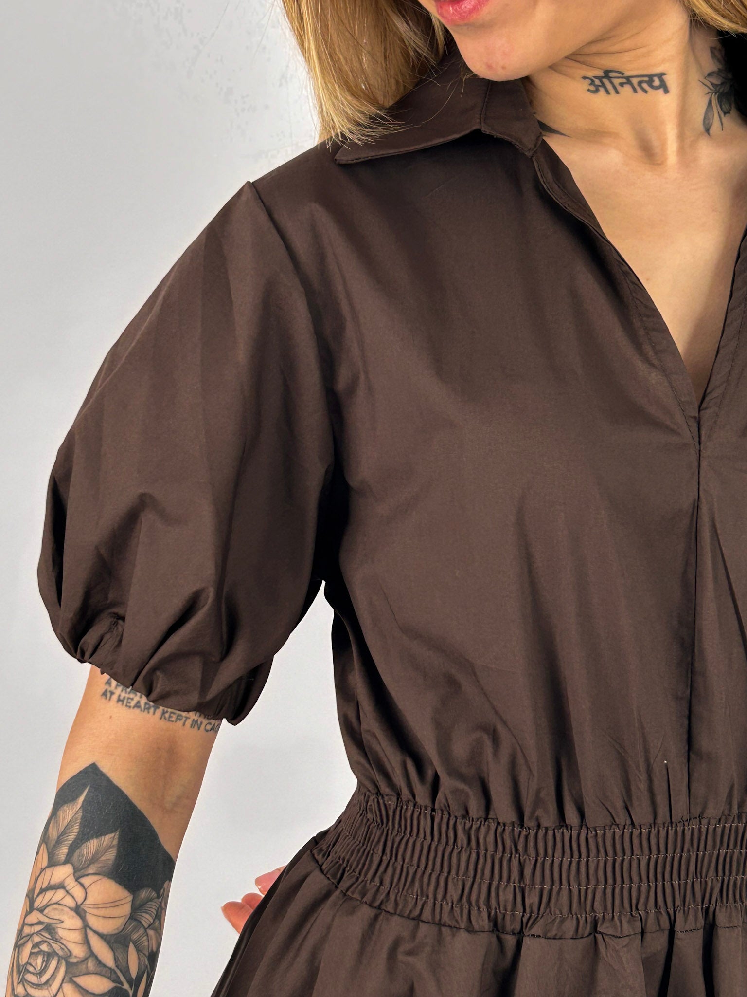 Abito Palloncino corto da donna in cotone con elastico in vita. vista dettaglio
