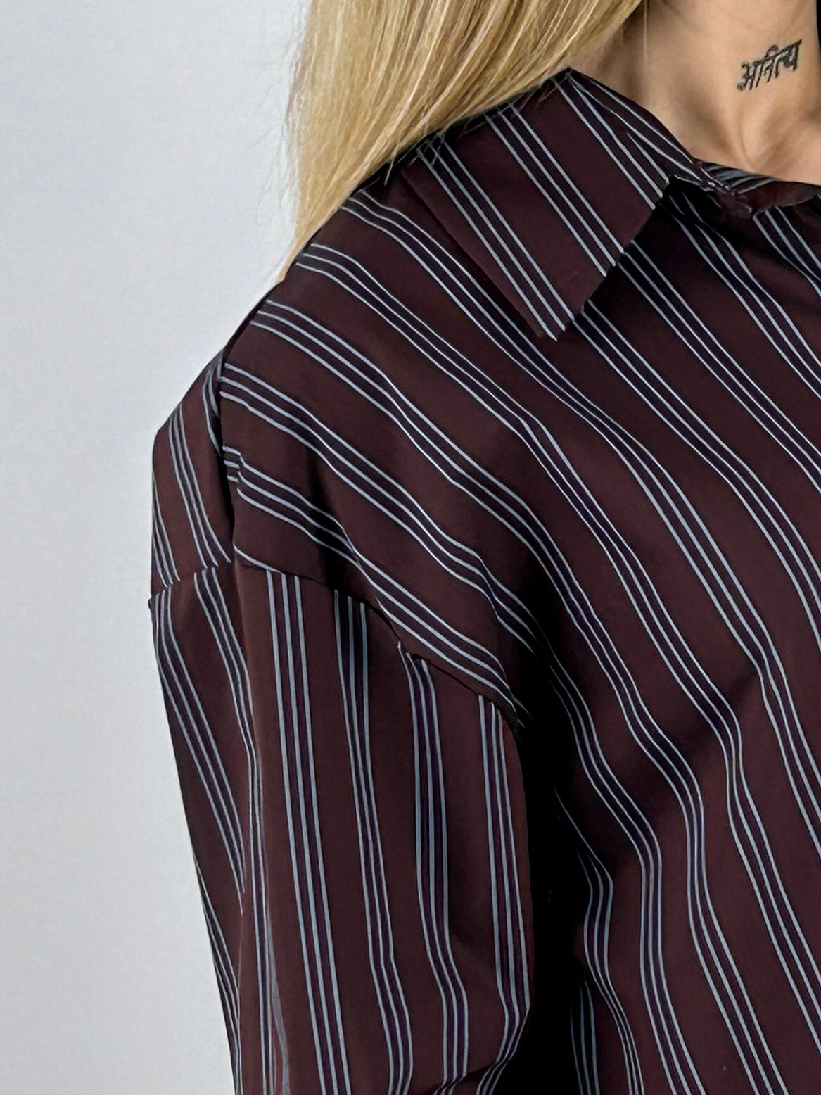 Camicia Stripe marrone a righe dettaglio tessuto e colletto