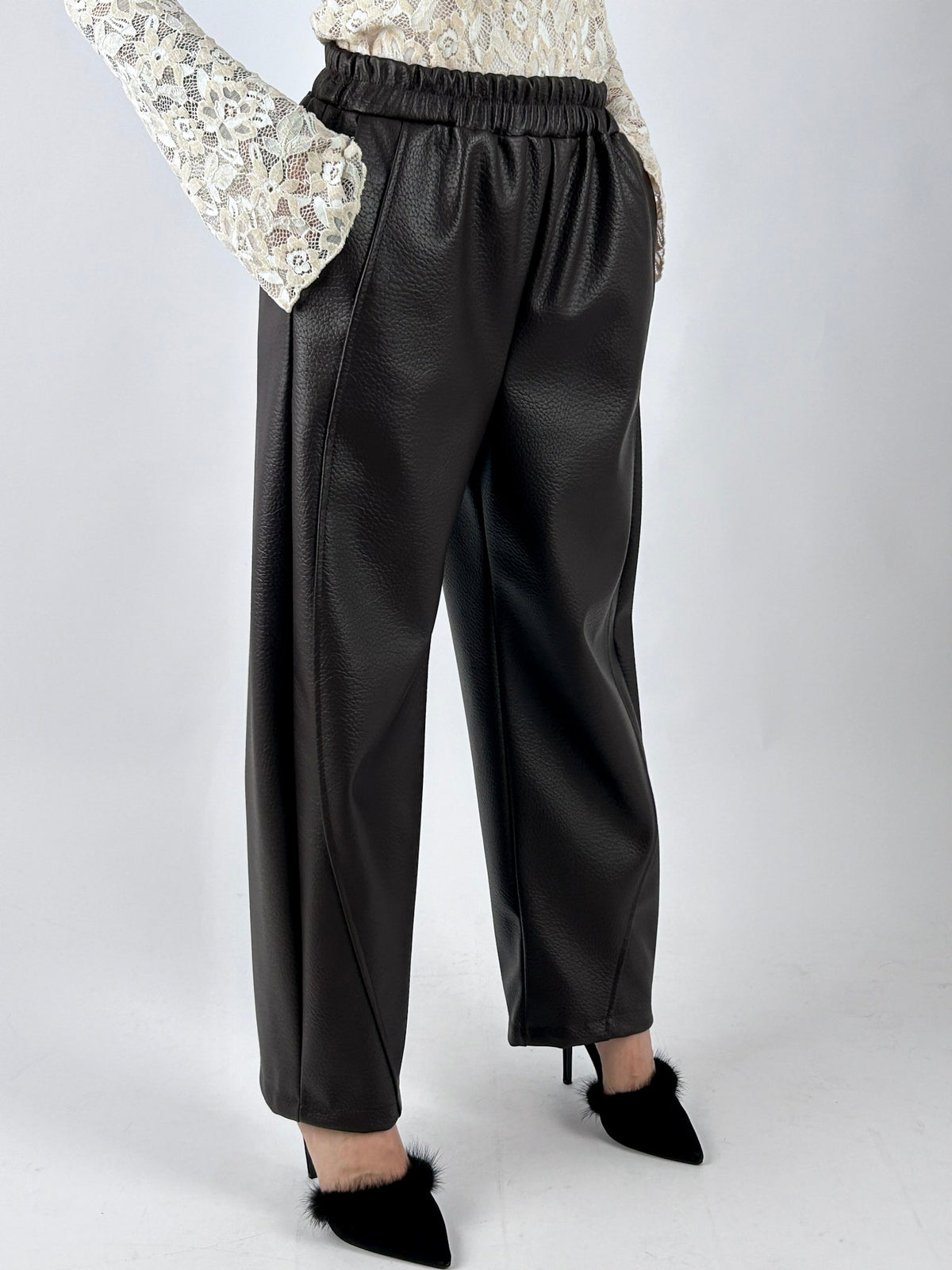 Pantalone Ecopelle marrone vista laterale