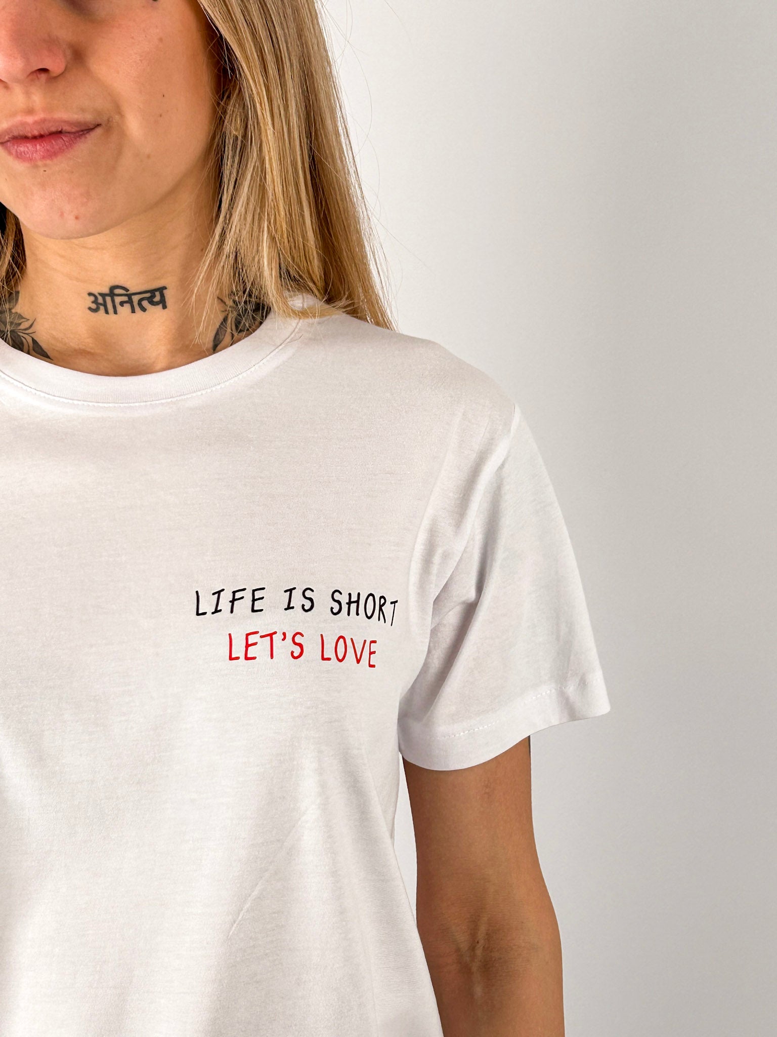 t-shirt hangard lab " life is short lt' s love. vista dettaglio