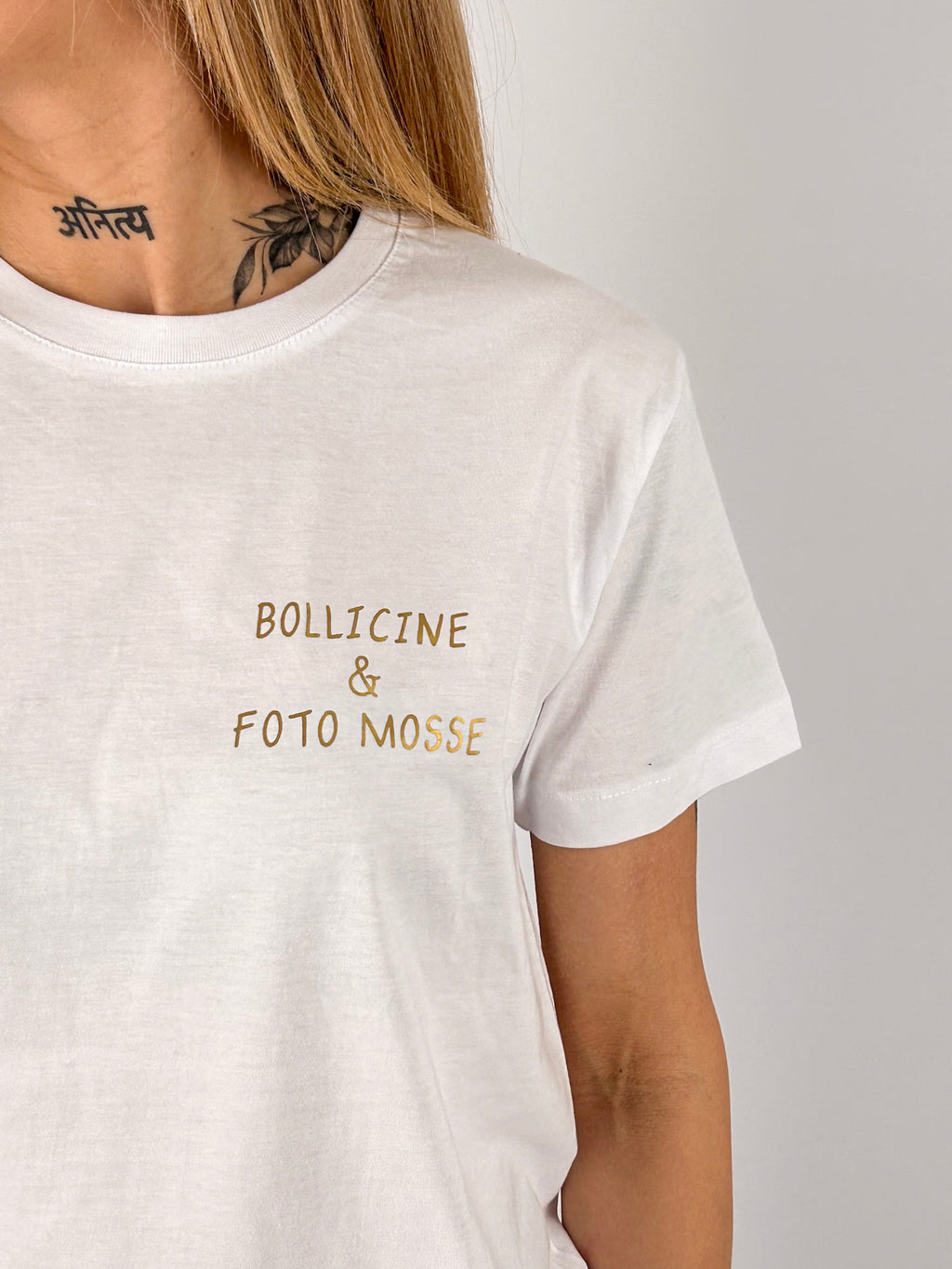 t-shirt hangard lab " Bollicine & Foto Mosso" . vista dettaglio