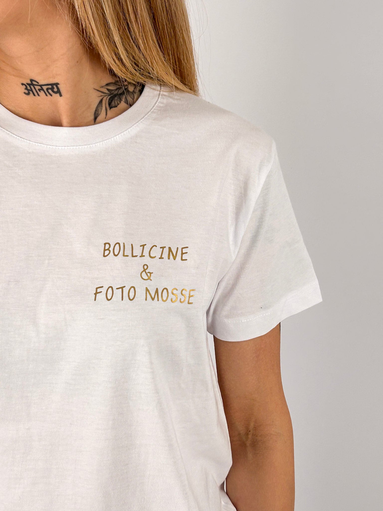 t-shirt hangard lab " Bollicine & Foto Mosso" . vista dettaglio