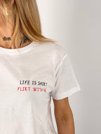 T-shirt Hangard Lab "Life is short flirt with me". vista dettaglio