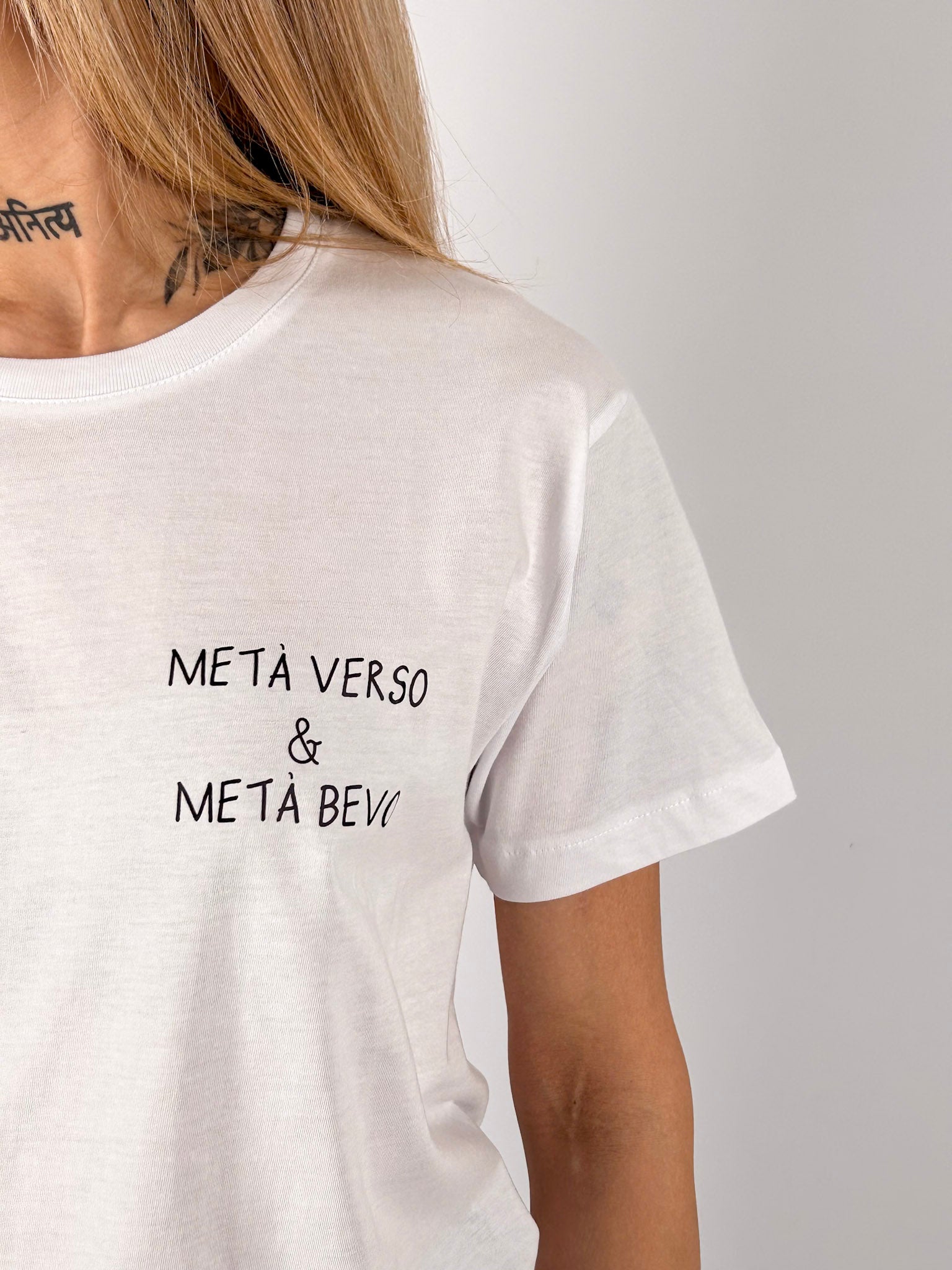 t-shirt hangard lab " meta verso & meta bevo"- dettaglio prodotto