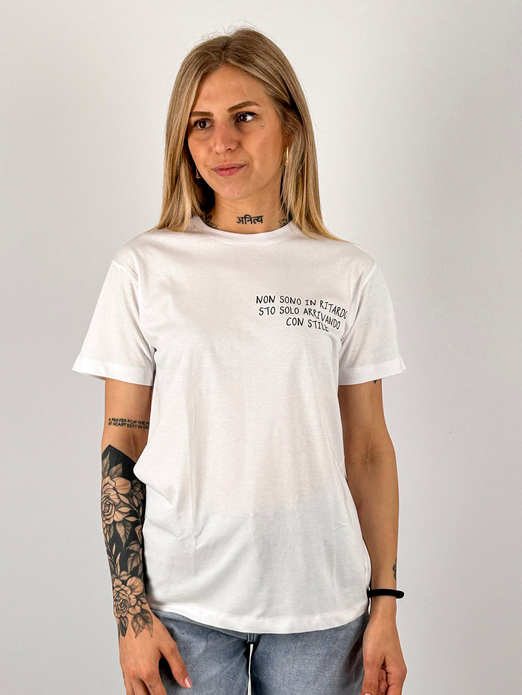 t-shirt hangard lab "non sono in ritardo sto solo arrivando con stile" vista frontale