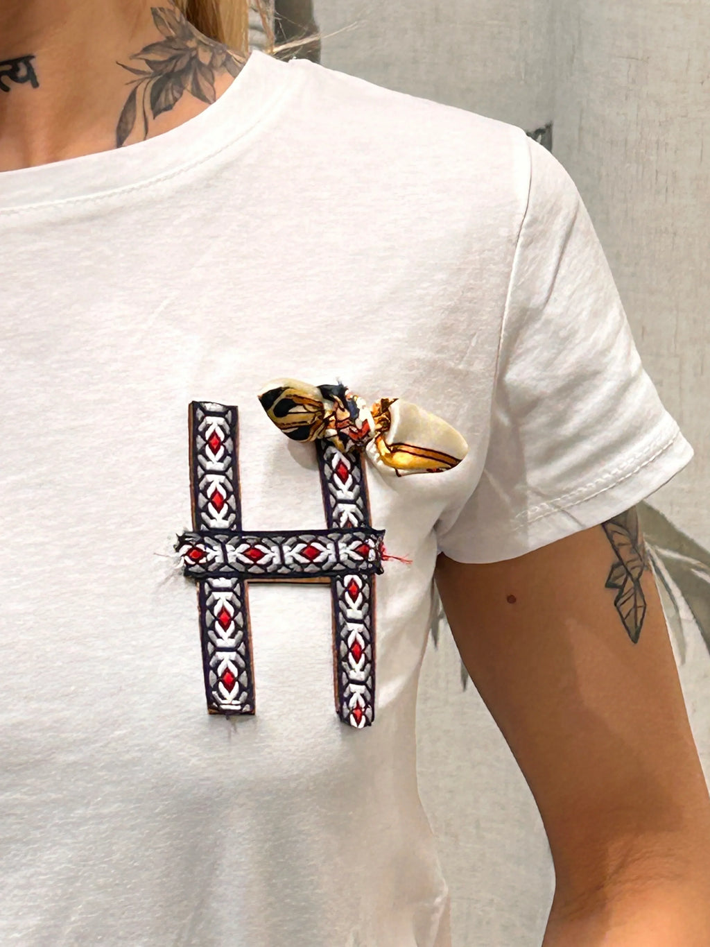 T-shirt donna cotone con dettaglio applicato 