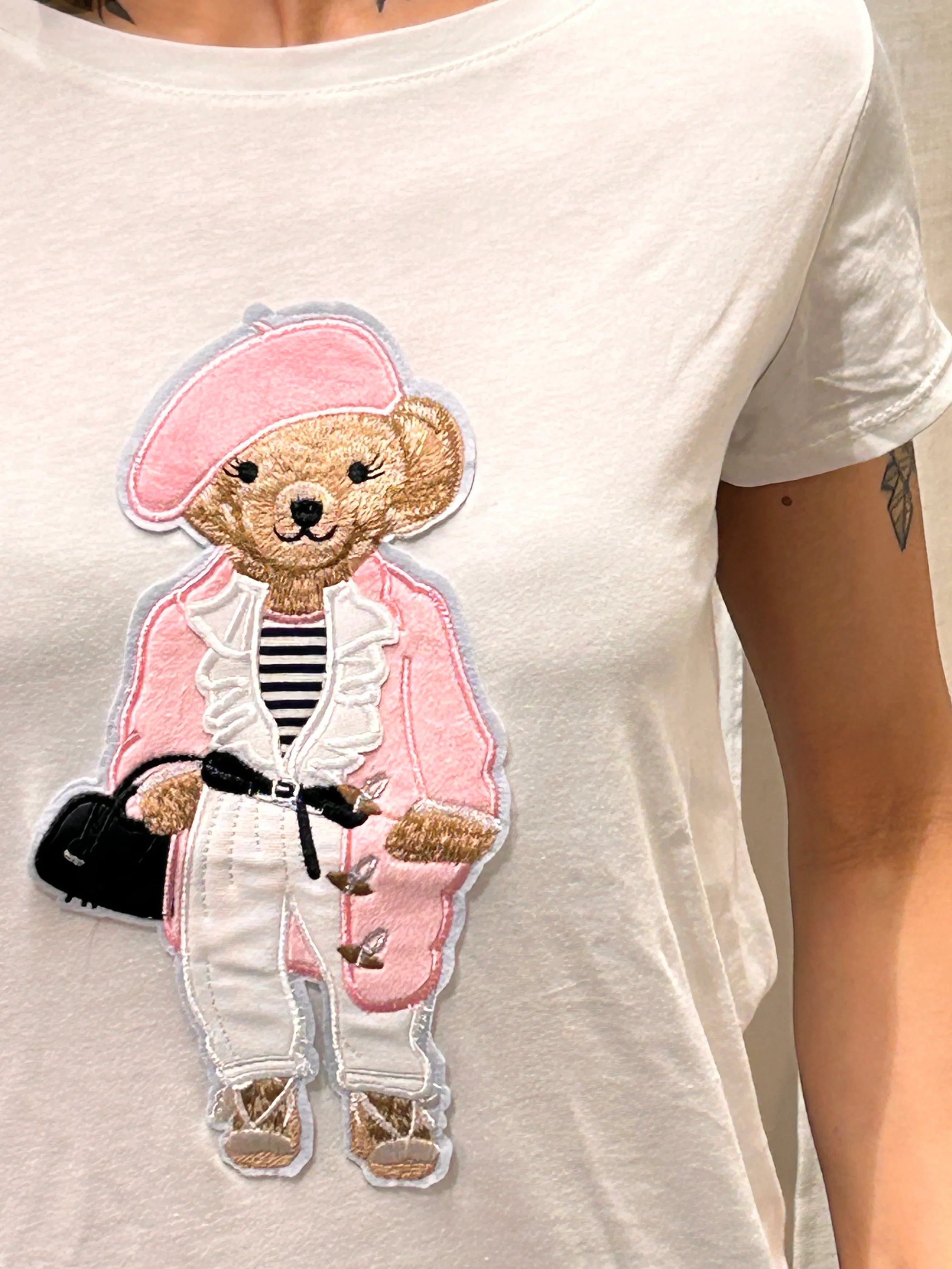 t-shirt orsetto chic donna vista dettaglio