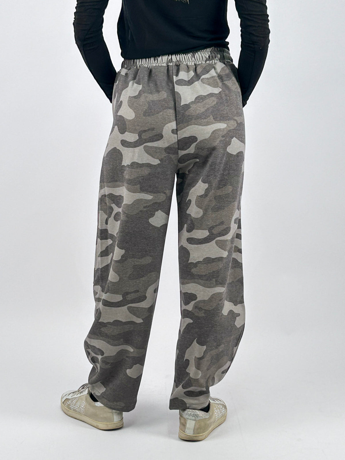 Pantalone donna in felpa con stampa camouflage e gamba ampia militare - vista retro