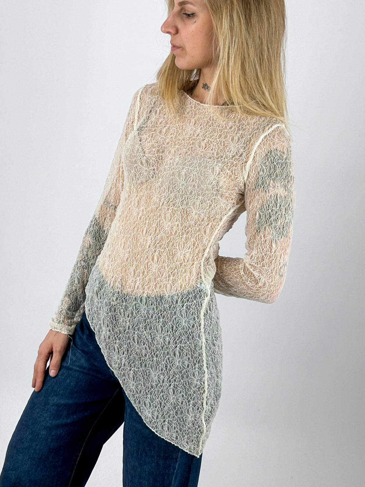 Maglia Asimmetrica panna vista laterale