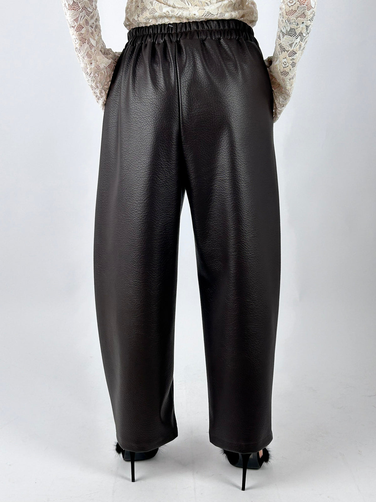 Pantalone Ecopelle marrone vista posteriore