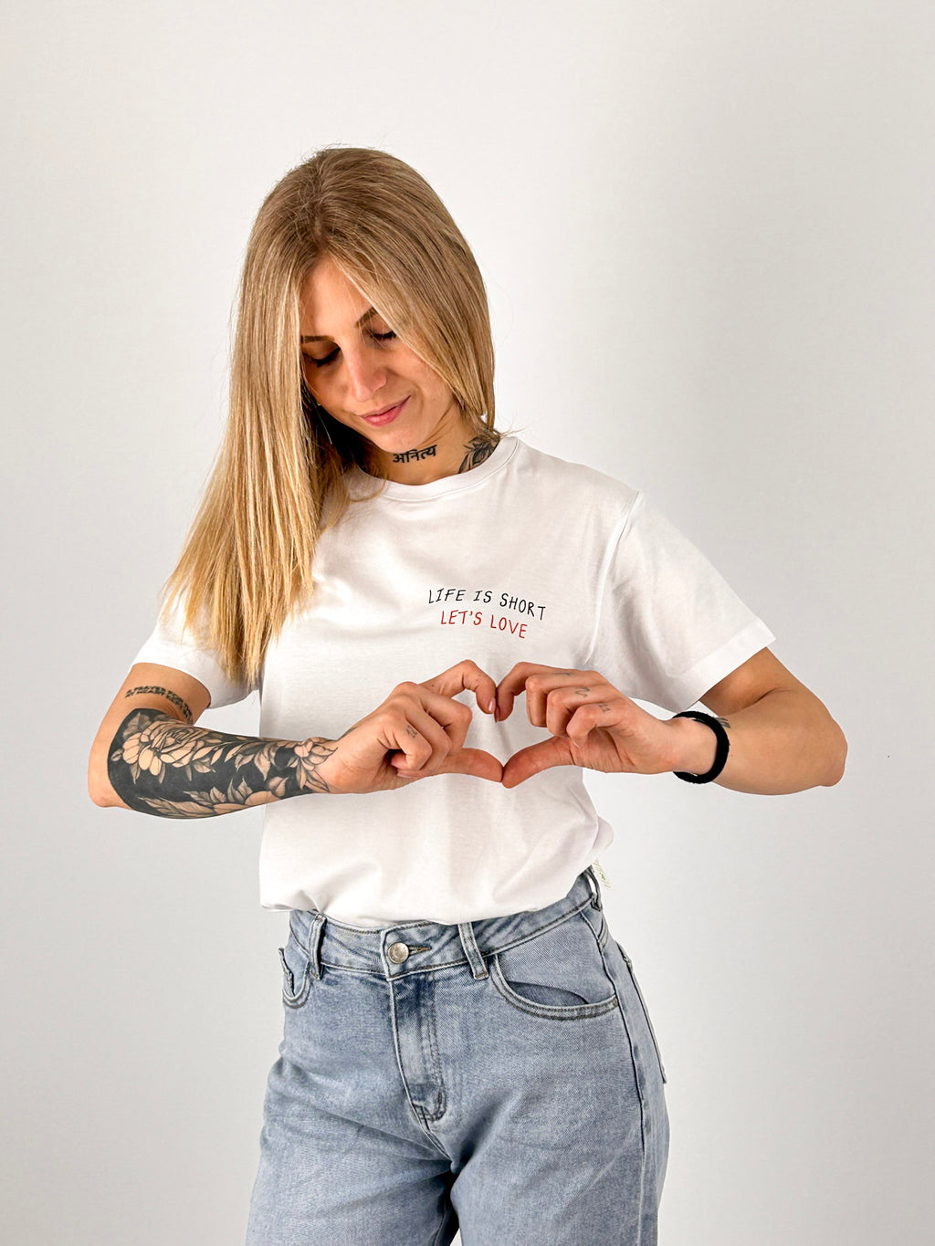 t-shirt hangard lab " life is short lt's love. portata dentro