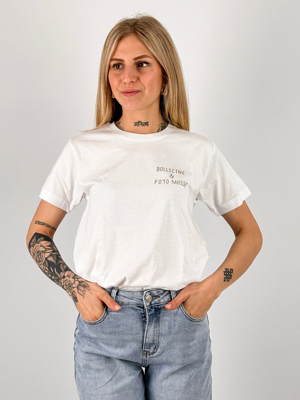 t-shirt hangard lab " Bollicine & Foto Mosso" portata dentro