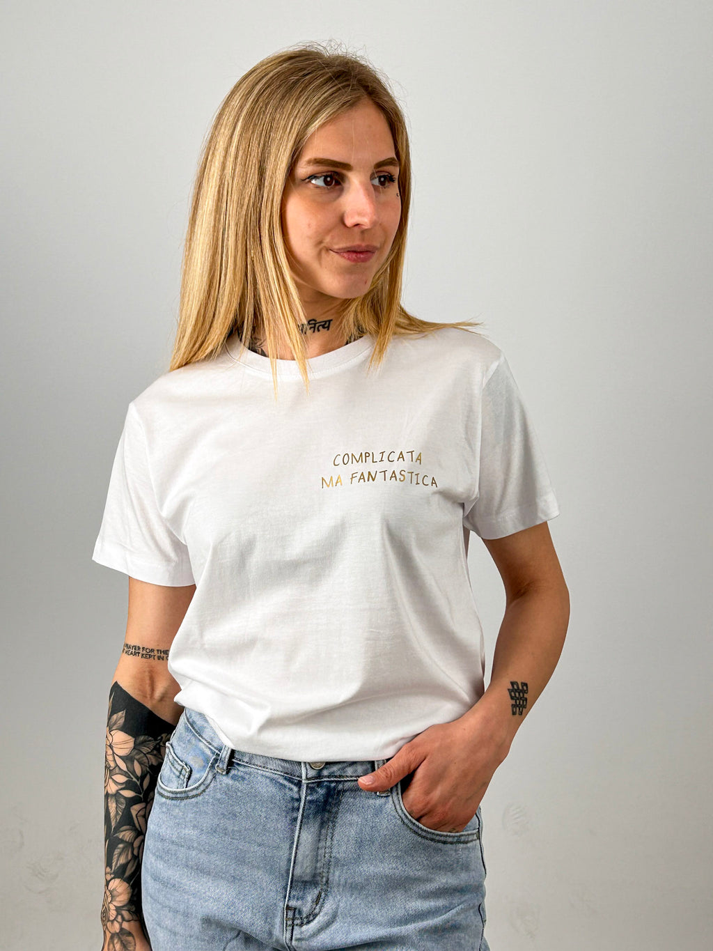t-shirt hangard lab "complicata ma fantastica. portata dentro