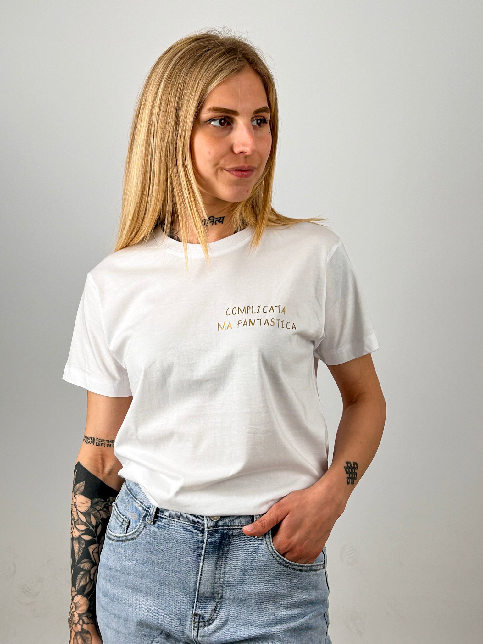 t-shirt hangard lab "complicata ma fantastica. portata dentro