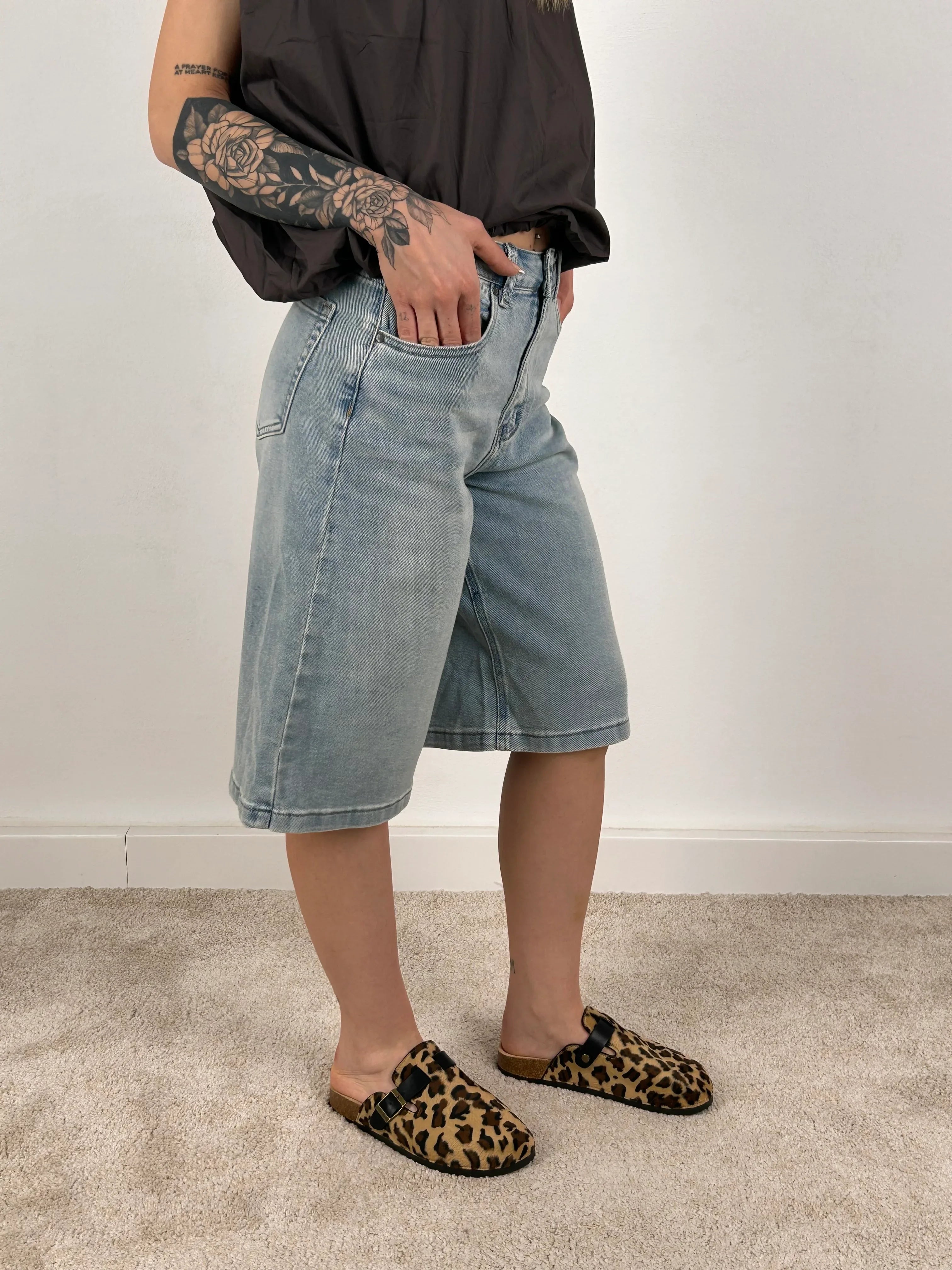 Bermuda jeans donna comodi vista laterale