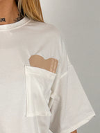 t-shirt con taschino vista dettaglio