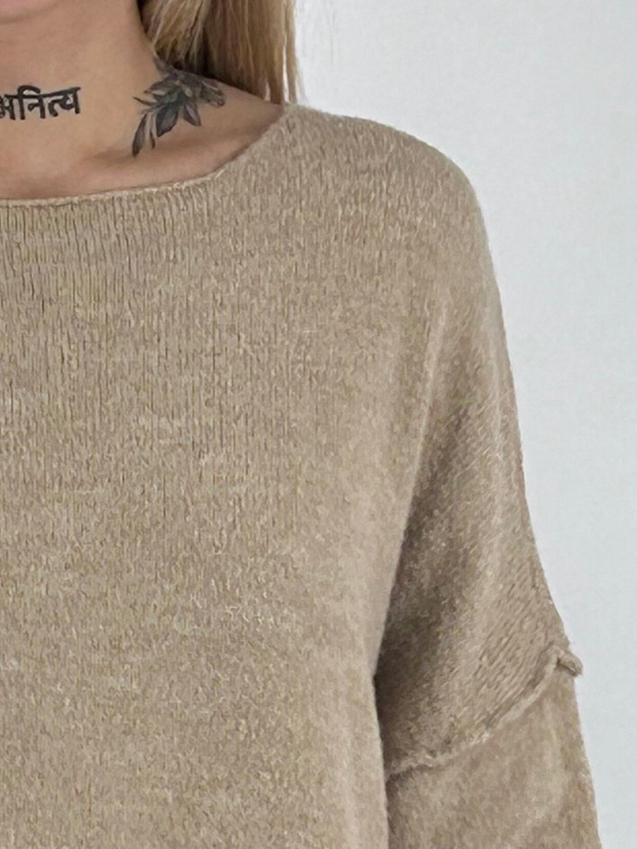 Maglia donna morbida con spalla scesa e vestibilità ampia beige - vista dettaglio