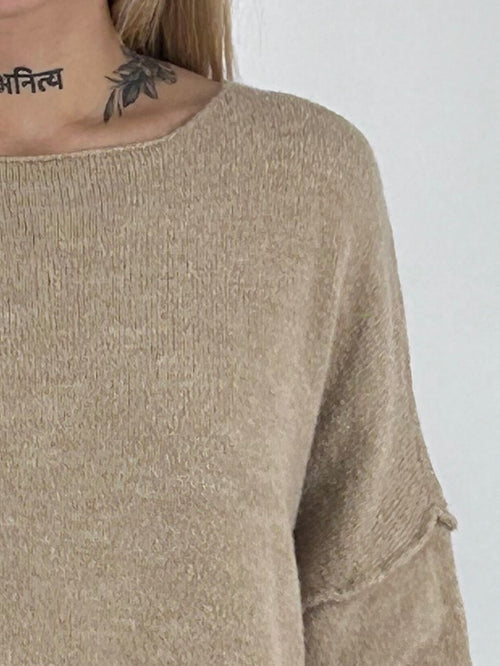Maglia donna morbida con spalla scesa e vestibilità ampia beige - vista dettaglio