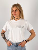 t-shirt hangard lab "non sono in ritardo sto solo arrivando con stile" portata dentro