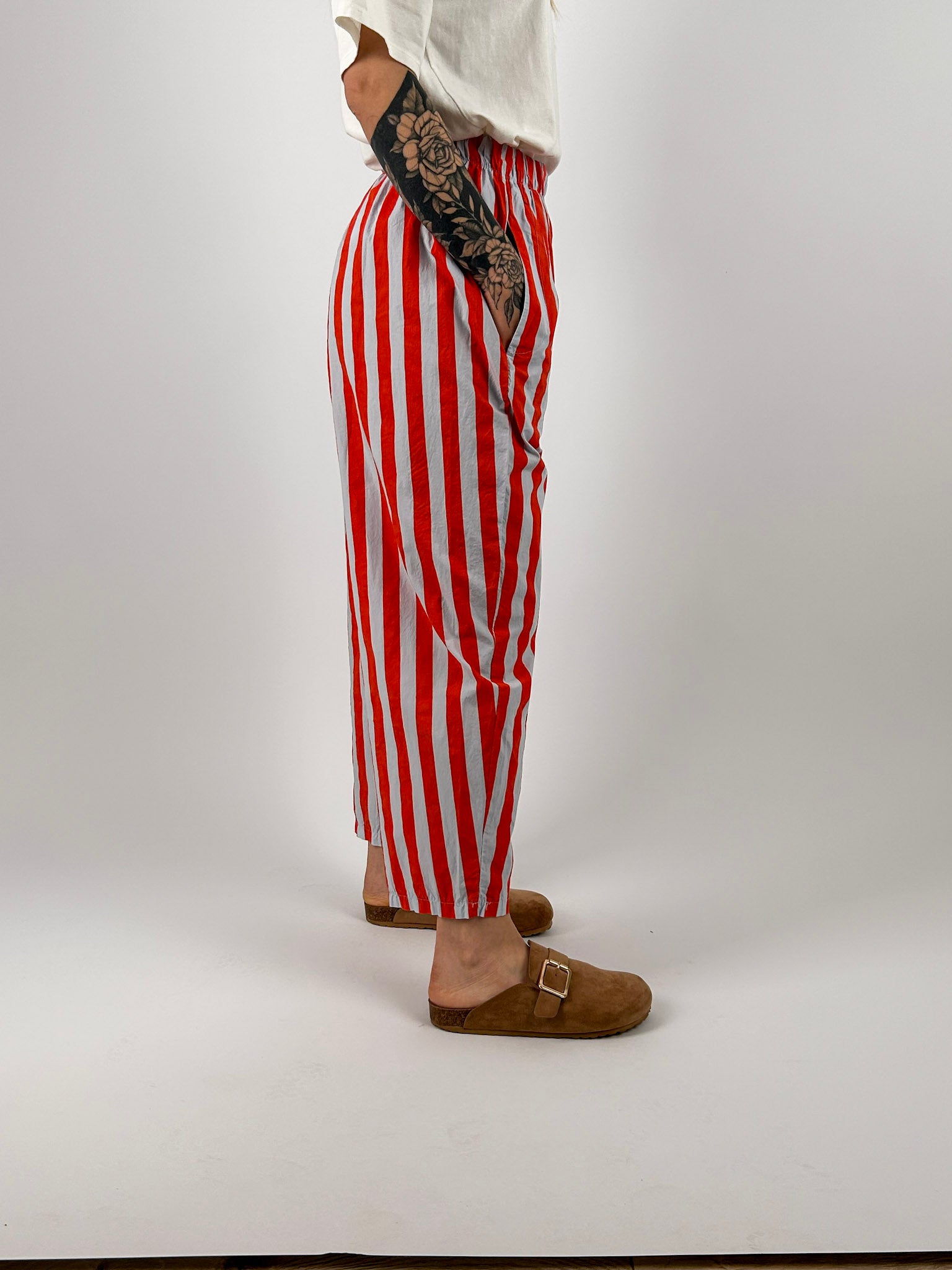 Pantalone Righe da donna in cotone con vita elastica e tasche laterali. vista laterale
