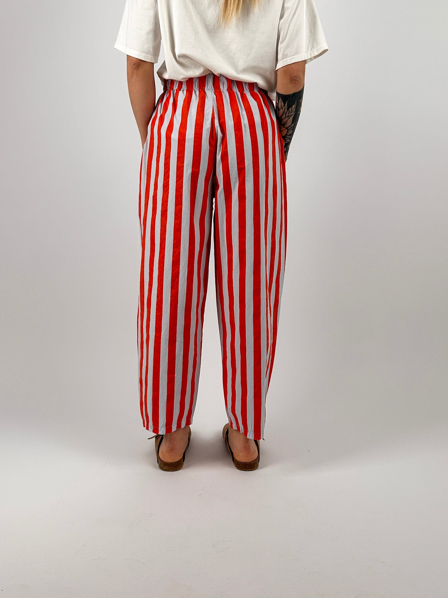 Pantalone Righe da donna in cotone con vita elastica e tasche laterali. vista retro