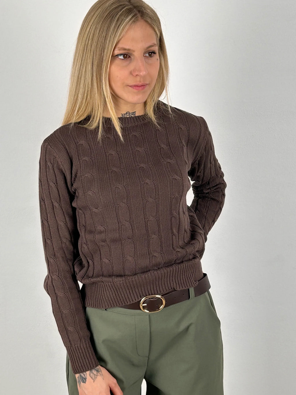 Maglione treccia donna vista frontale