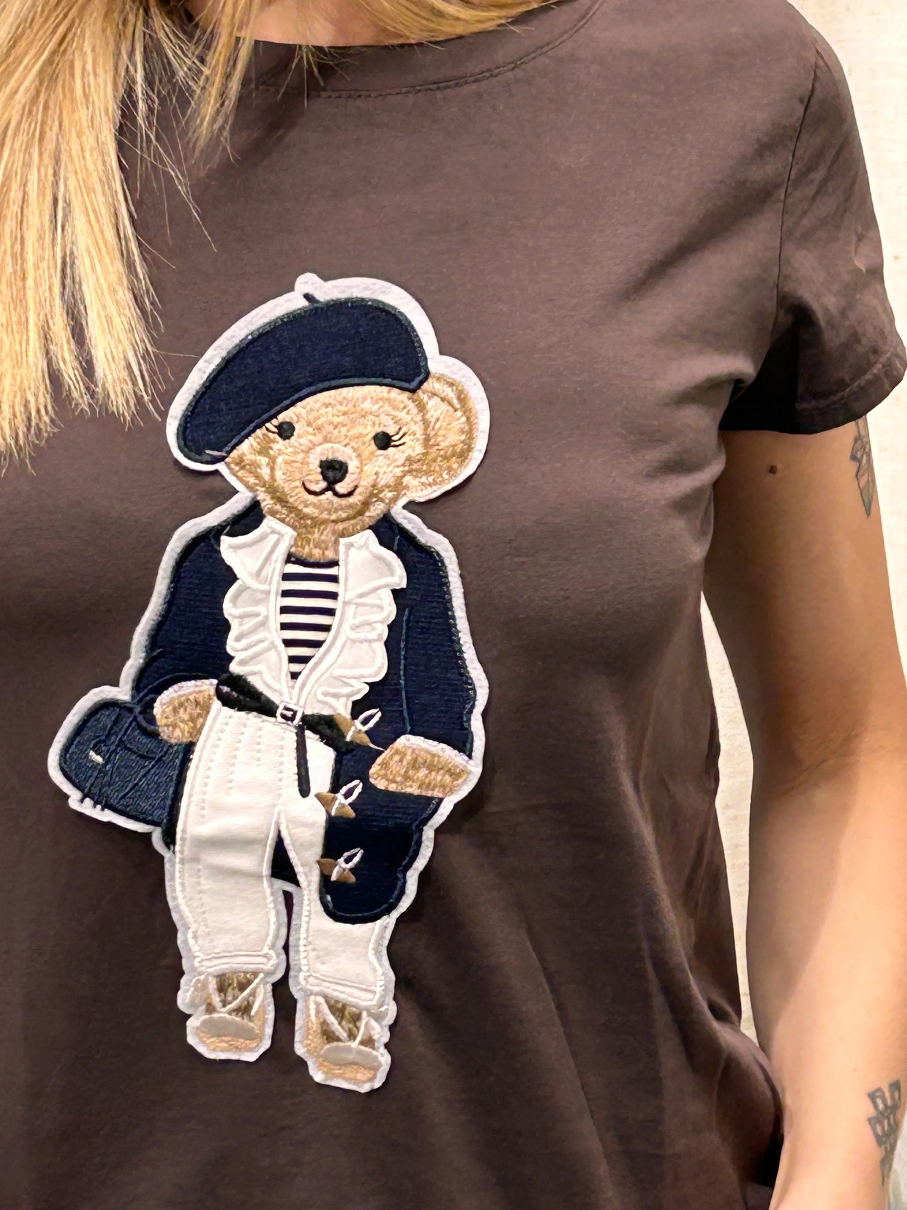 t-shirt orsetto chic vista dettaglio