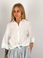 Camicia donna in lino bianco  con bottoni frontali e vestibilità morbida - vista frontale