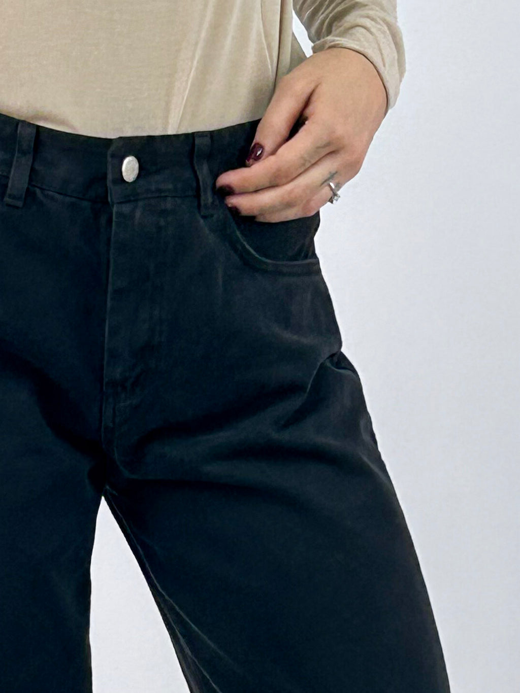 Jeans donna 100% cotone con gamba ampia e sagomata nero - vista dettaglio