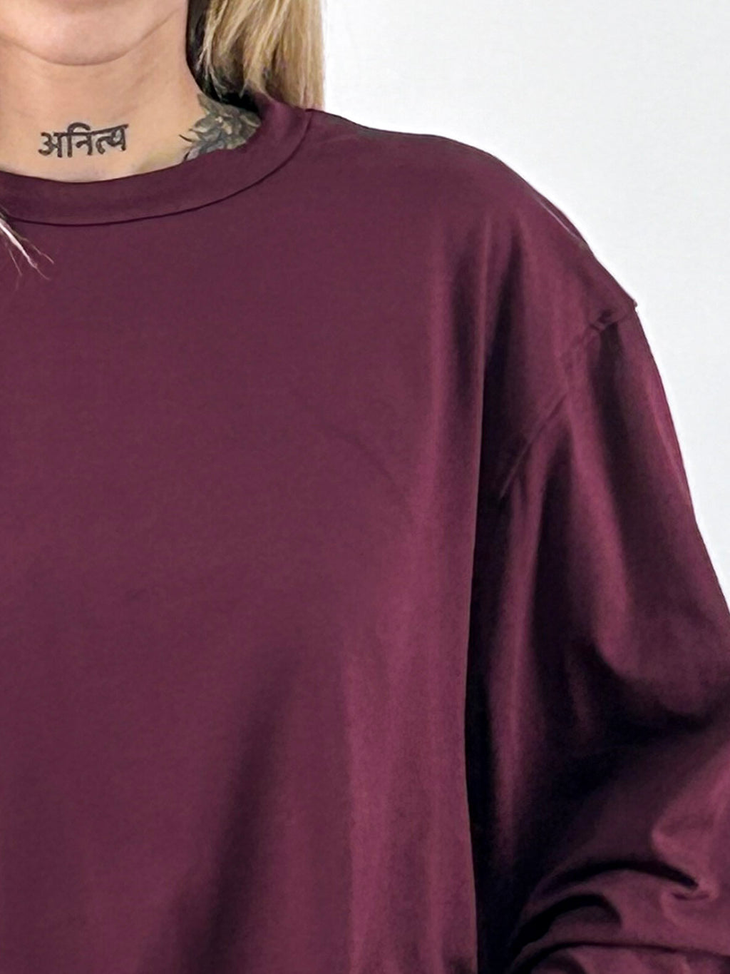 Maglia donna girocollo corta con fondo arricciato bordo - vista dettaglio
