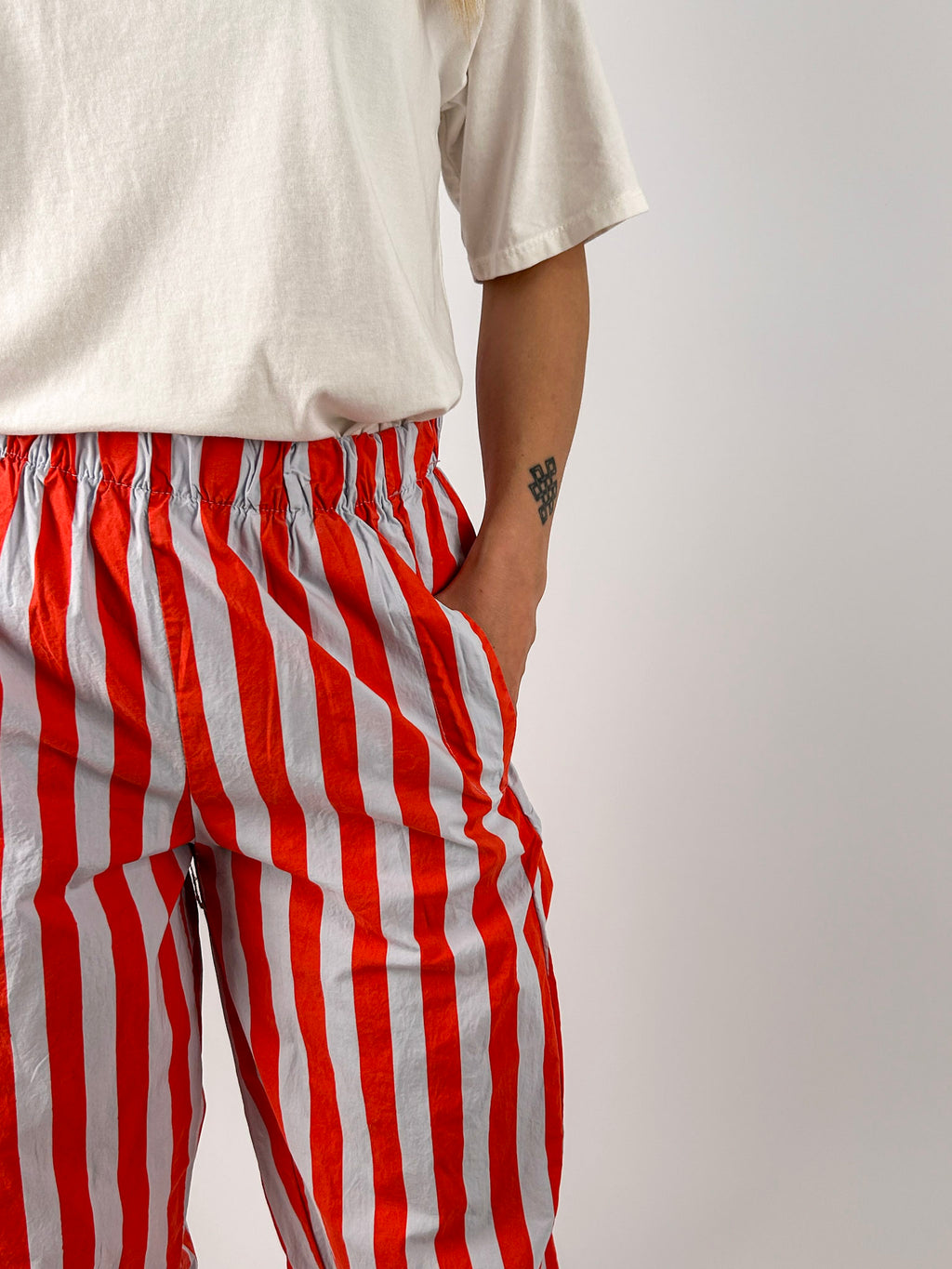 Pantalone Righe da donna in cotone con vita elastica e tasche laterali. vista tessuto