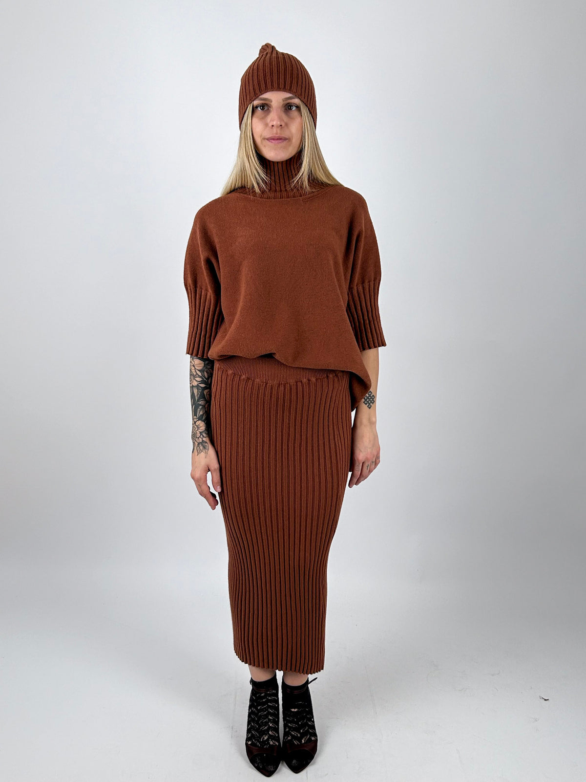 Completo tre pezzi arancio indossato
