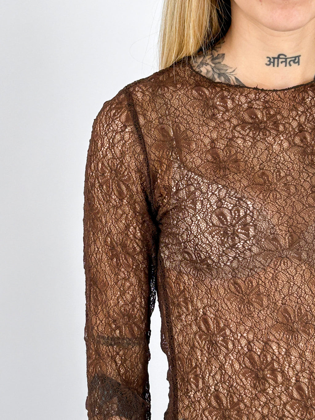 Maglia Asimmetrica marrone dettaglio pizzo