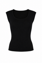 Canotta Basic da donna in tessuto morbido elasticizzato con scollo ampio. immagine gost