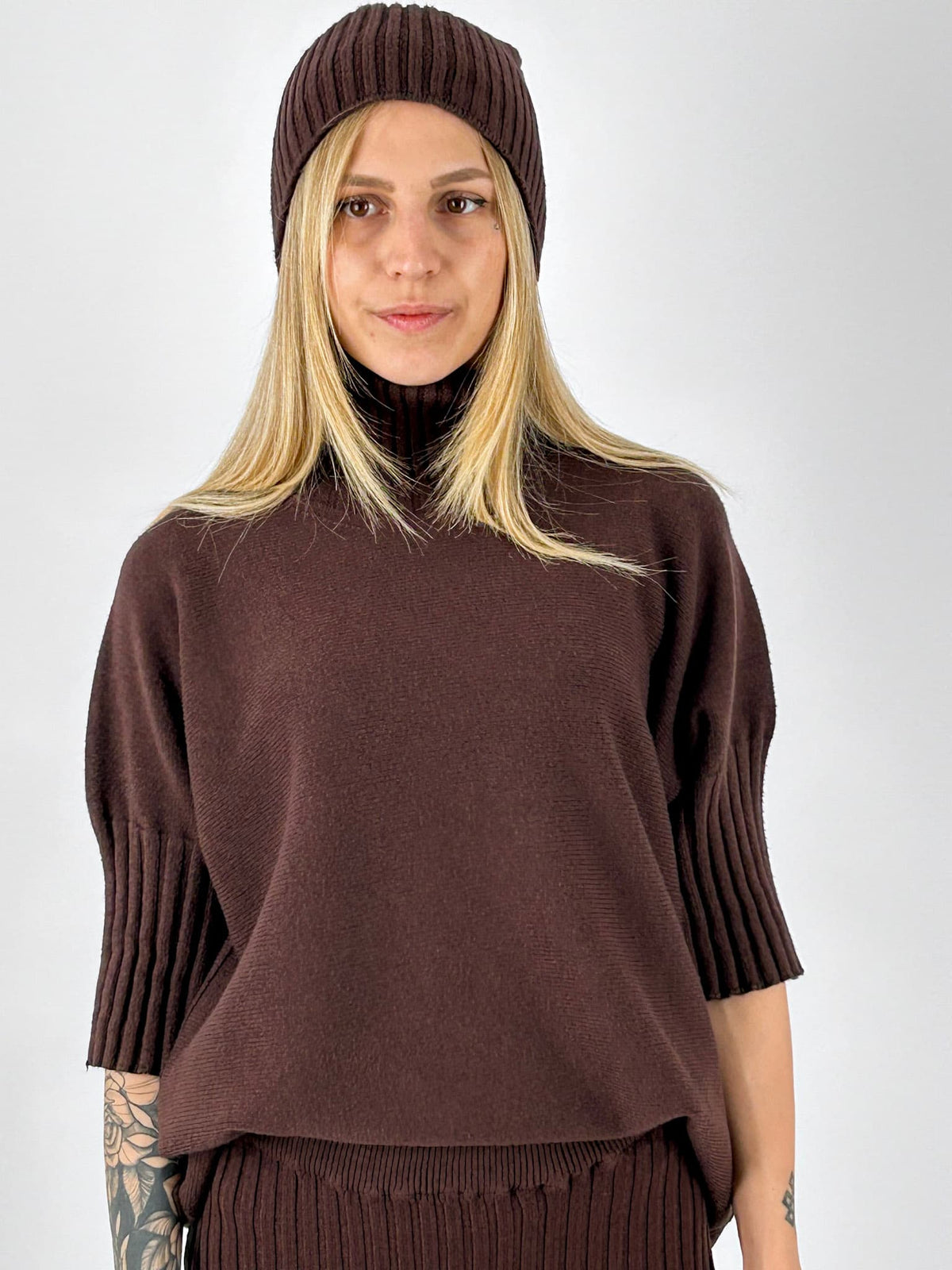 Completo tre pezzi marrone dettaglio maglia