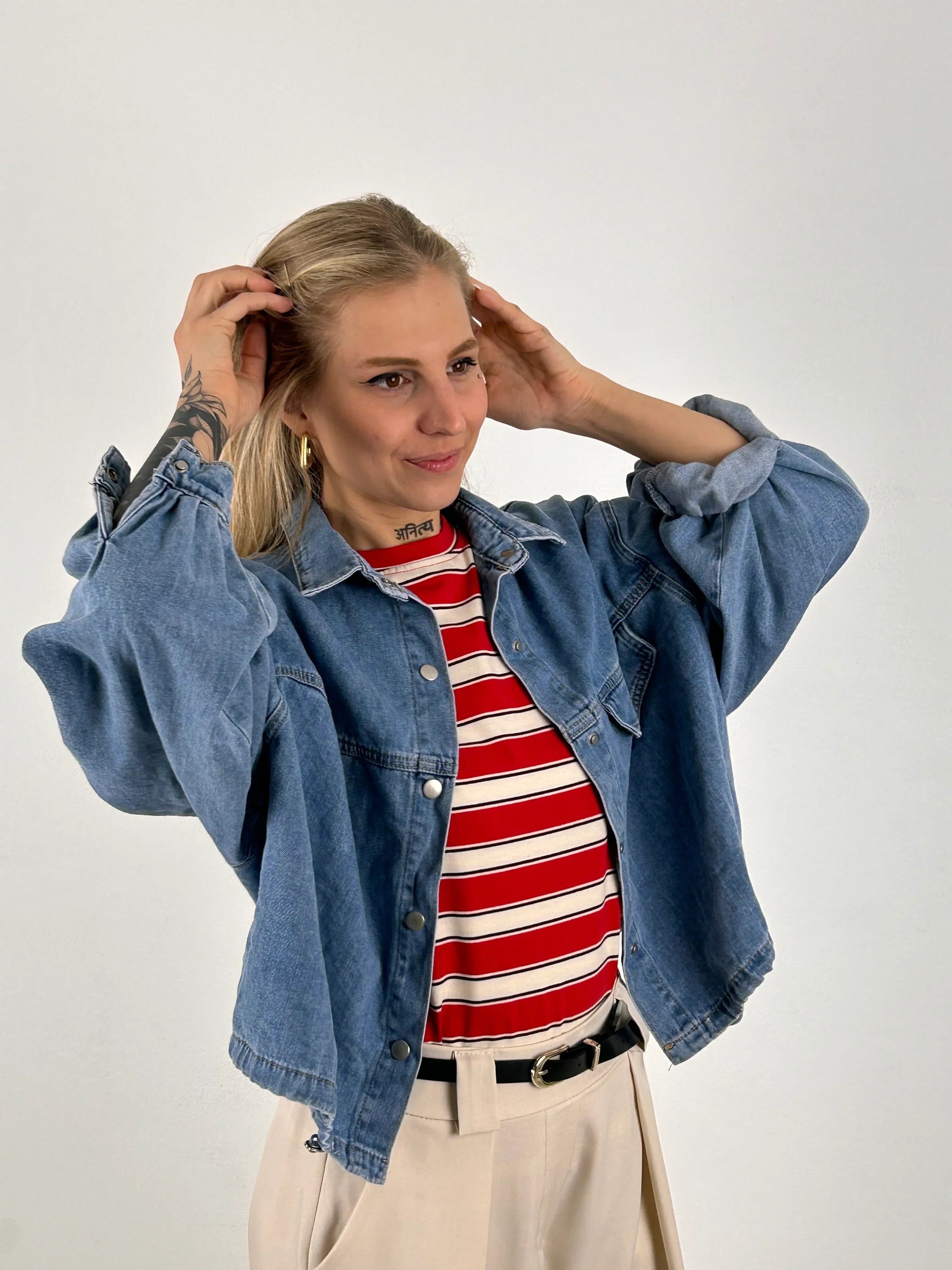 Giubbino denim donna over vista frontale