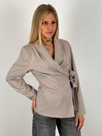 Giacca incrociata donna con fiocco vista frontale