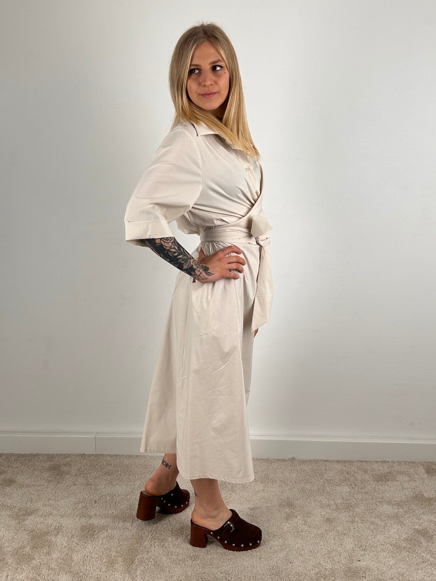 abito nodo panna leggero vista laterale